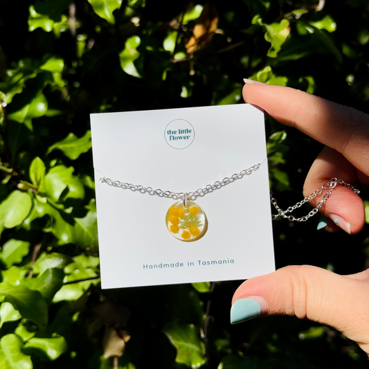 Native Wattle Necklace with real flowers, available on a silver chain – nature-inspired jewellery